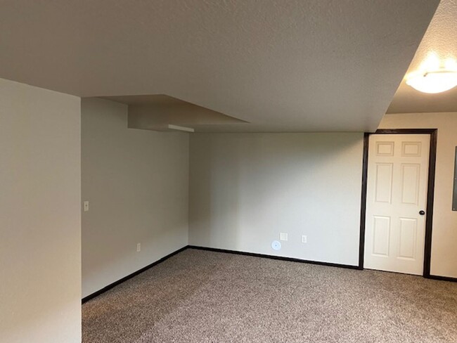 Building Photo - 5 BED | 2 BATH | DOUBLE GARAGE | RAPID VALLEY