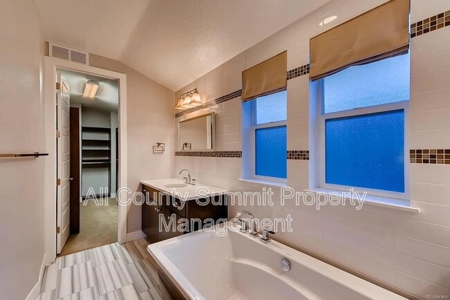 Building Photo - 1112 S Grant St