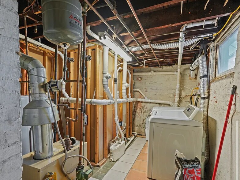 Building Photo - 67 Armington St