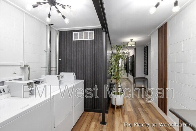 Building Photo - 8428 Woodhaven Dr SW