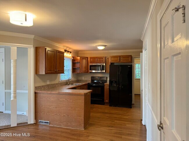 Building Photo - 103 Amber Ln