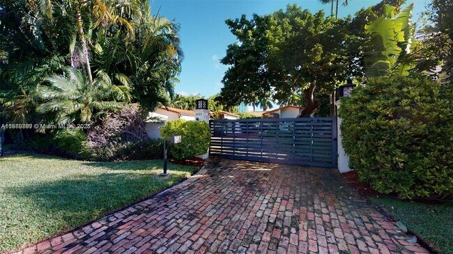 Building Photo - 6015 Pine Tree Dr