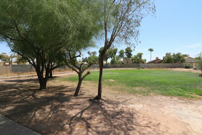 Building Photo - 1 N Naco Way