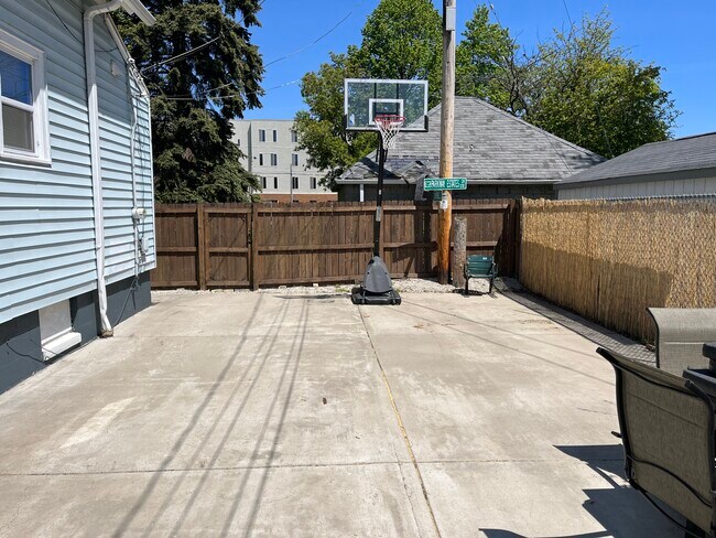 basketball hoop - 432 E Reservoir Ave