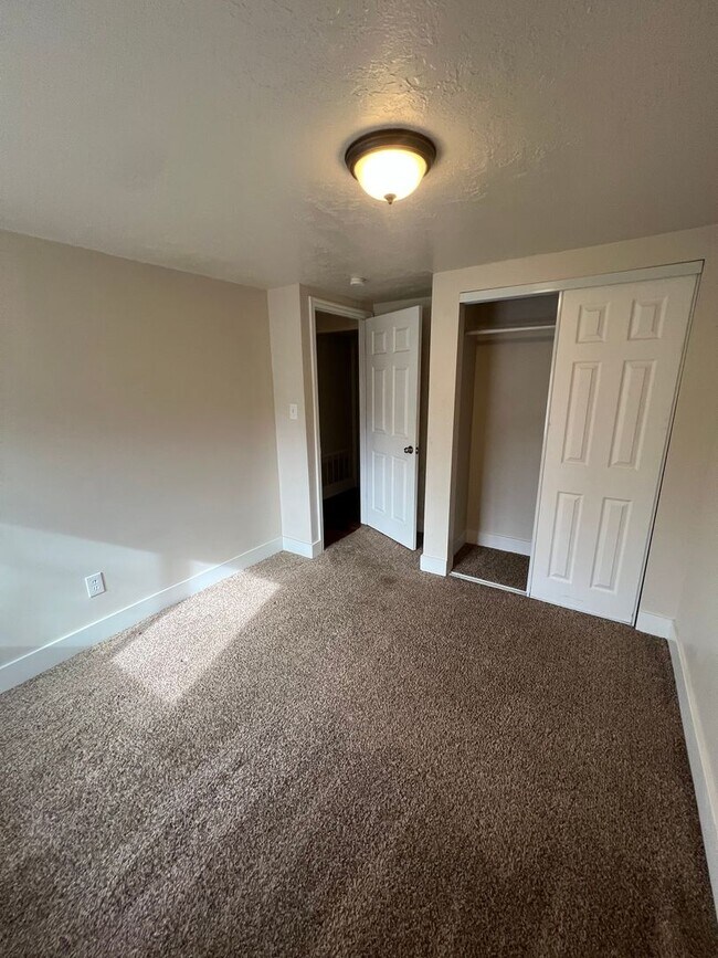 Building Photo - 2975 Madison Ave