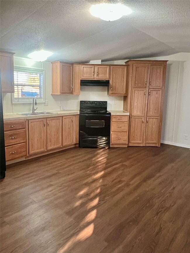 Building Photo - 24413 Tree Ln