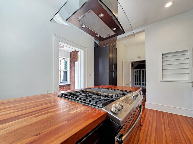 Building Photo - 9 David St