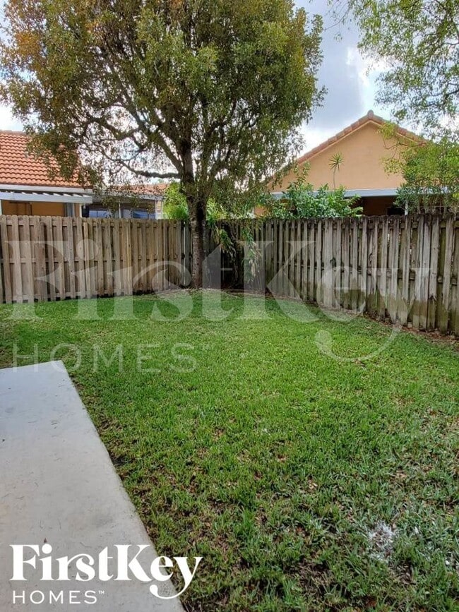 Building Photo - 17655 SW 146th Ct