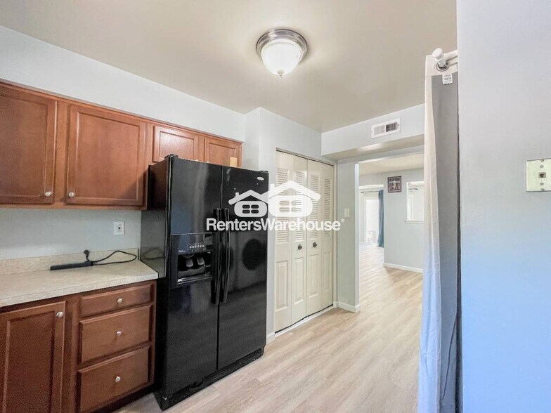 Building Photo - 5031 Clairmont Ct