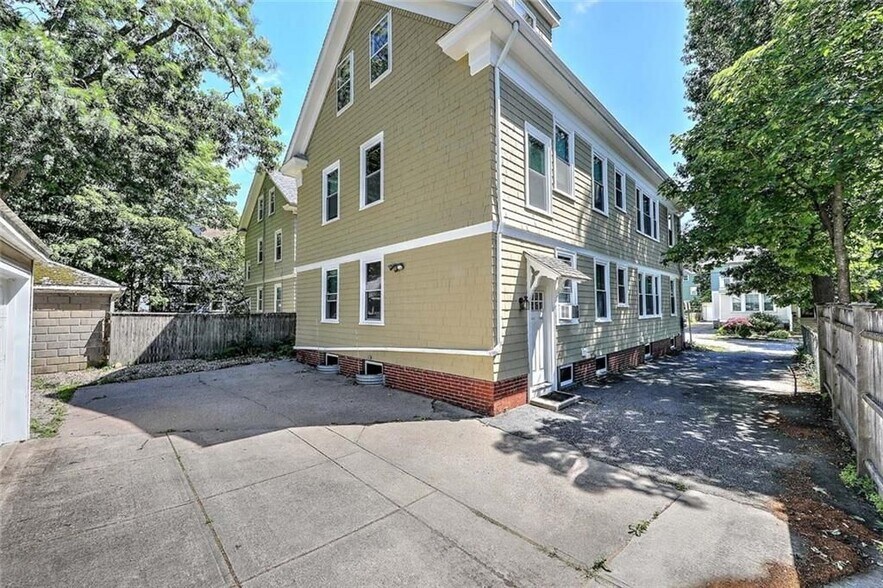 Building Photo - 168 Fourth Street