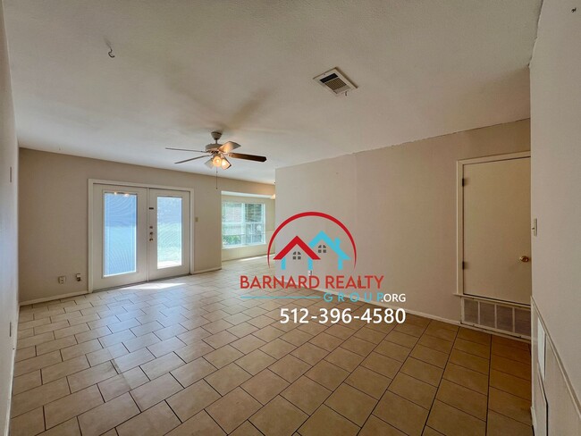 Building Photo - Available July 12: Duplex Close to Texas S...