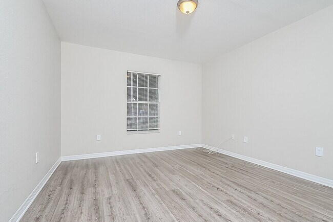 Building Photo - 3412 Groveview Dr