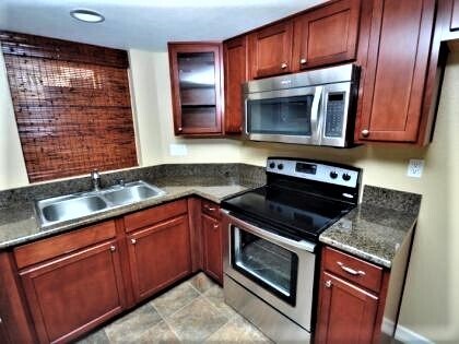Building Photo - 15353 Maturin Dr