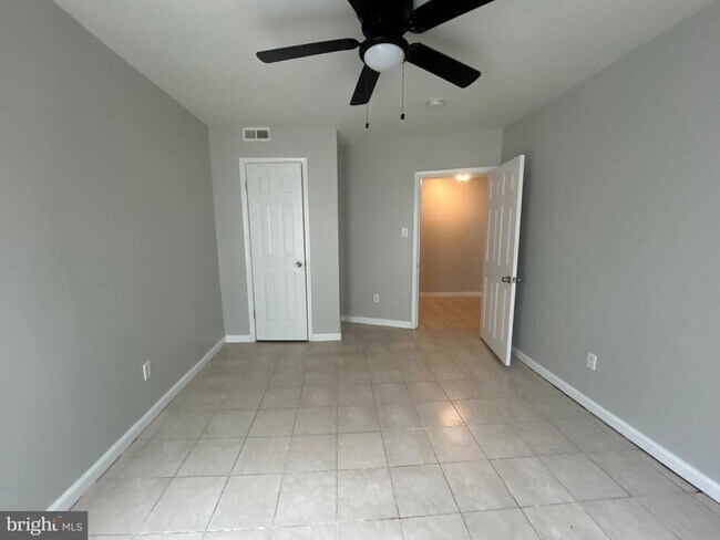 Building Photo - 531 Brinton St