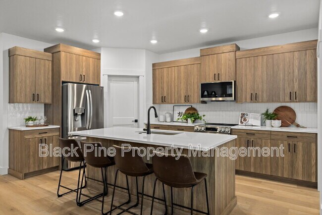 Building Photo - 4654 N Maple Grove Rd