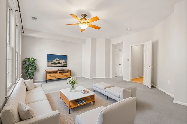 Building Photo - 1022 Crestfield Dr