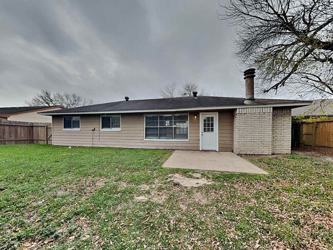 Building Photo - 14234 Montaigne Dr