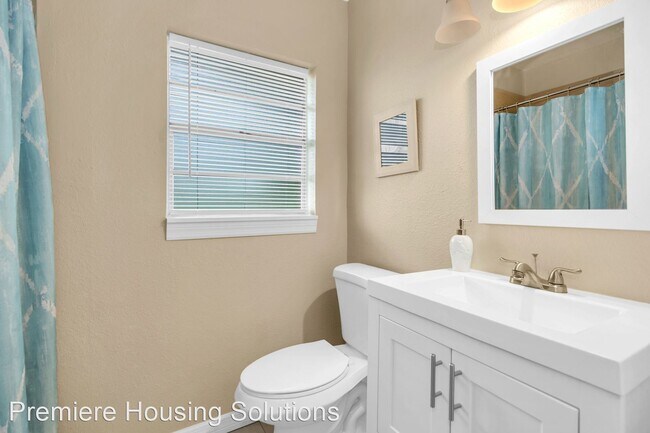 Building Photo - 3 br, 1 bath House - 845 Continental Drive