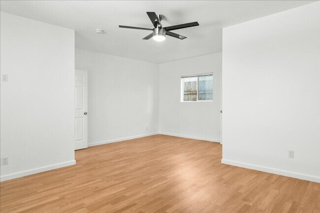 Building Photo - 107 S Aviation Blvd