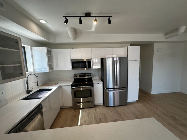 Building Photo - AVAILABLE JULY! Fully-remodeled RiNo Townhome!