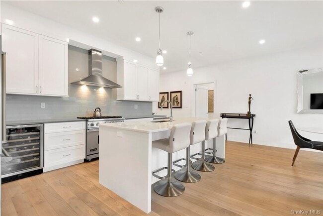 Building Photo - 8 Boulevard W