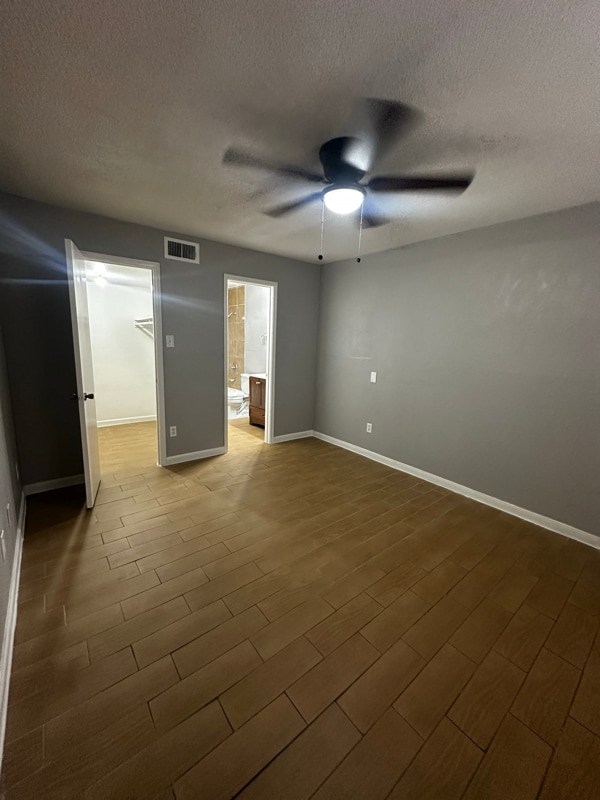 Building Photo - 9797 Leawood Blvd