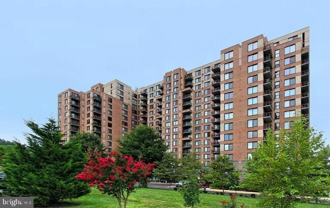 Primary Photo - 2451 Midtown Ave