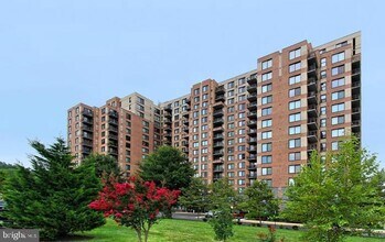 Building Photo - 2451 Midtown Ave