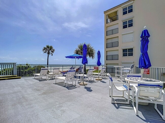 Building Photo - Fully Furnished Beautiful 2 Bedroom Seasca...