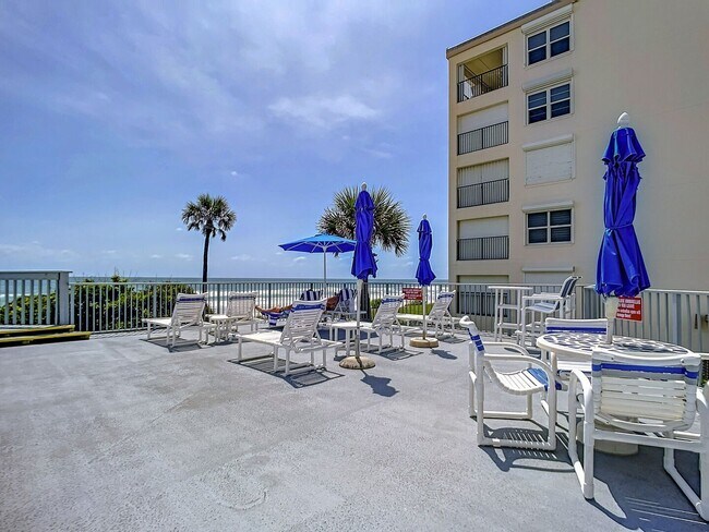 Building Photo - Fully Furnished Beautiful 2 Bedroom Seascape Towers Oceanfront Condo