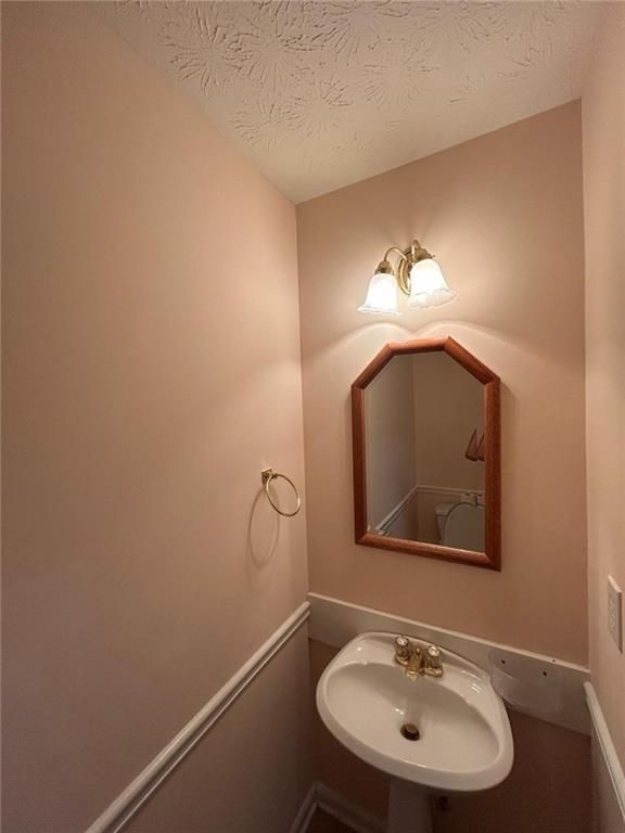 Building Photo - 5335 Lakebrooke Run