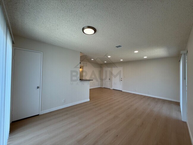 Building Photo - 14801 Delano St