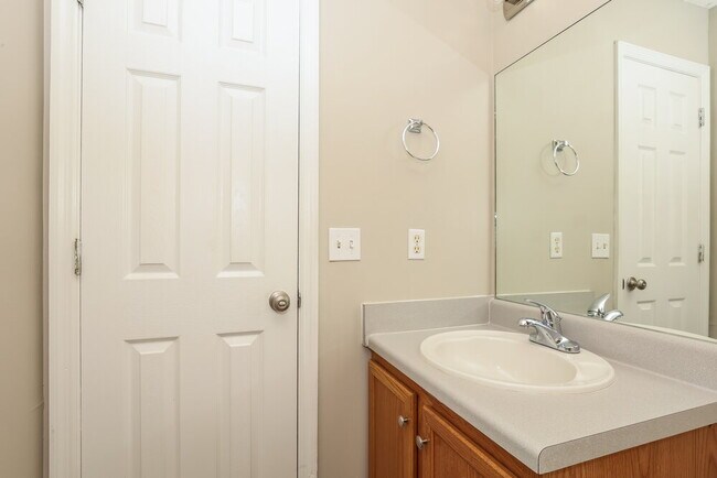 Building Photo - 1105 Brocton Ct