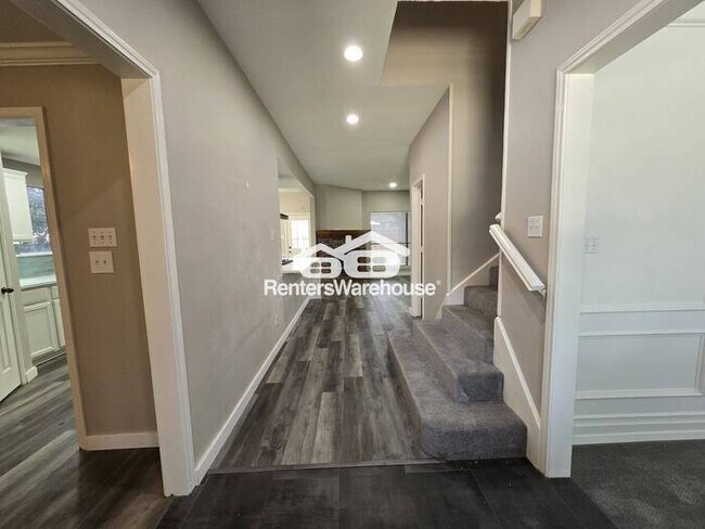 Building Photo - FOR RENT - MOVE IN READY - 3BED 2.5BATH - ...