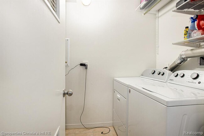 Building Photo - 3670 Woodward Ave