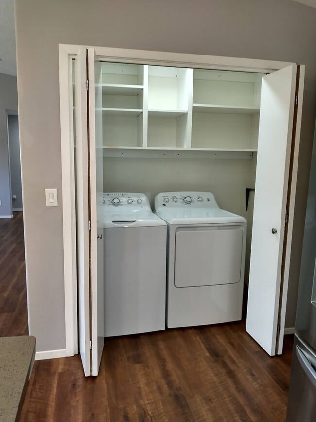 Building Photo - Beautiful Home in West Salem is Available!