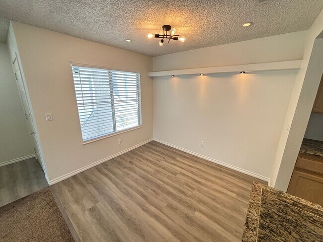 Building Photo - Beautiful 2Bed/2Bath 2nd floor condo located in the Highgate Condos gated community In Summerlin