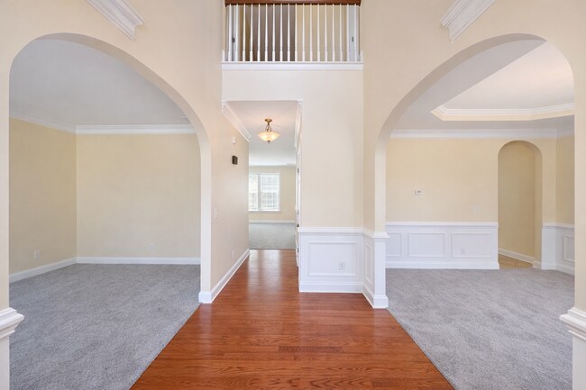 Building Photo - Clean 5 Bedroom Collins Hill Home with First Floor Suite and Oversized Master