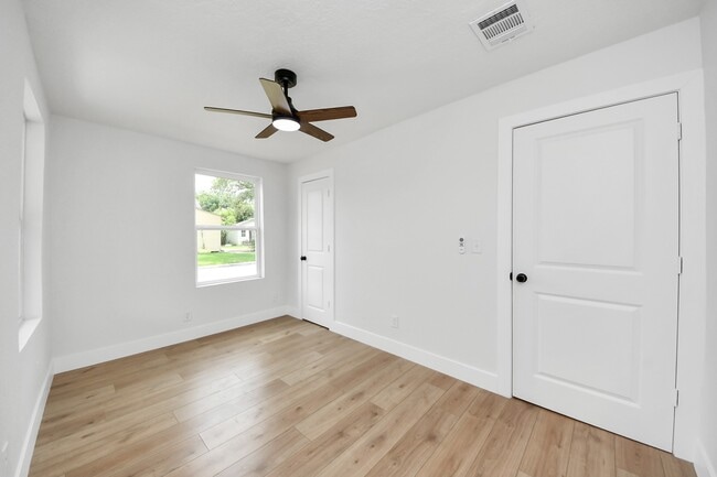 Building Photo - 501 Schilling Ave