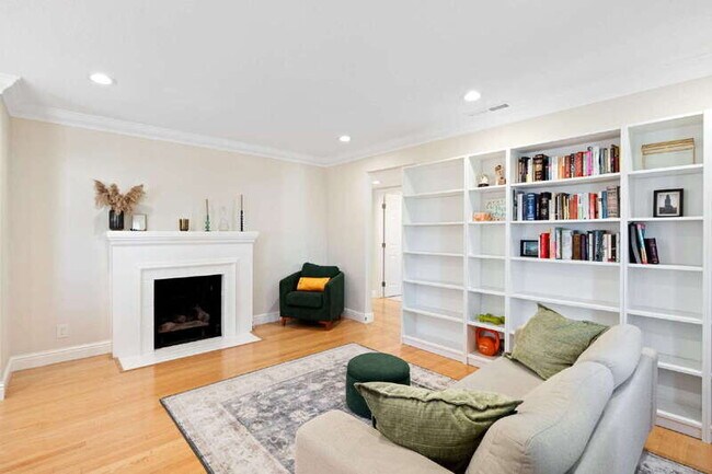 Building Photo - 4311 Cabrillo Way