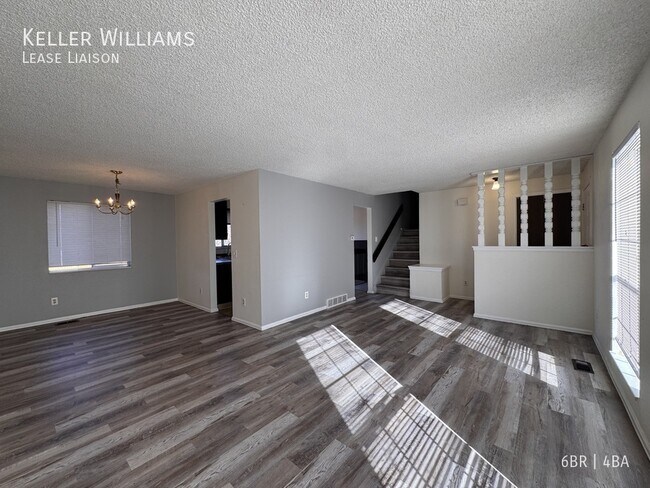 Building Photo - 277 Glenway St