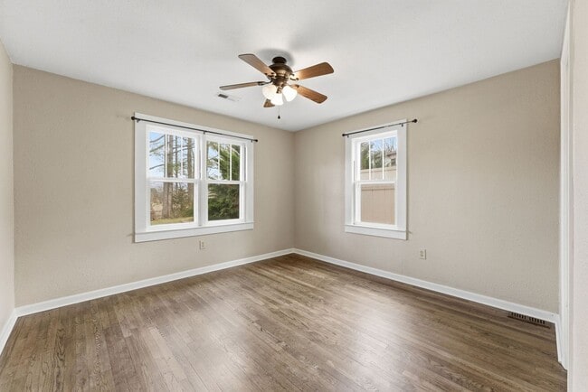 Building Photo - $1,900 - 3 Bedroom 3 Bathroom Unfurnished Home Just Outside Franklin