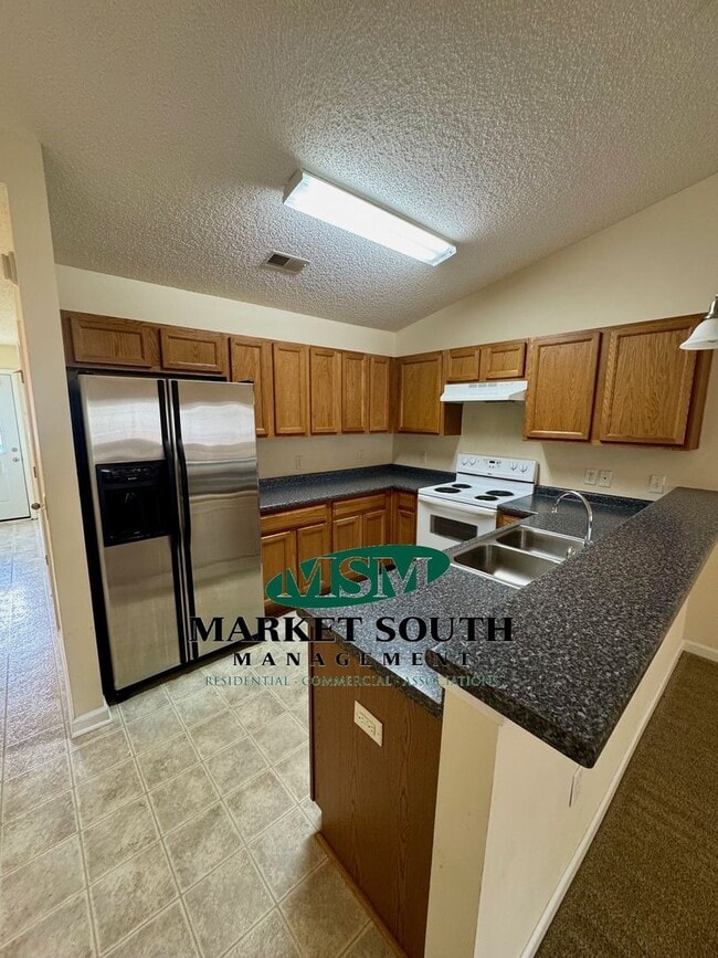 Building Photo - RINCON - TOWNHOME