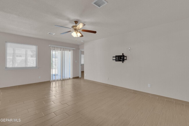 Building Photo - 803 Luisa St