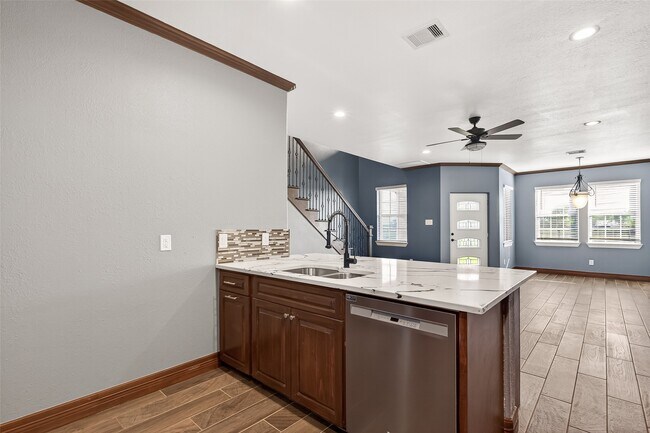 Building Photo - 2410 Engeling Rd