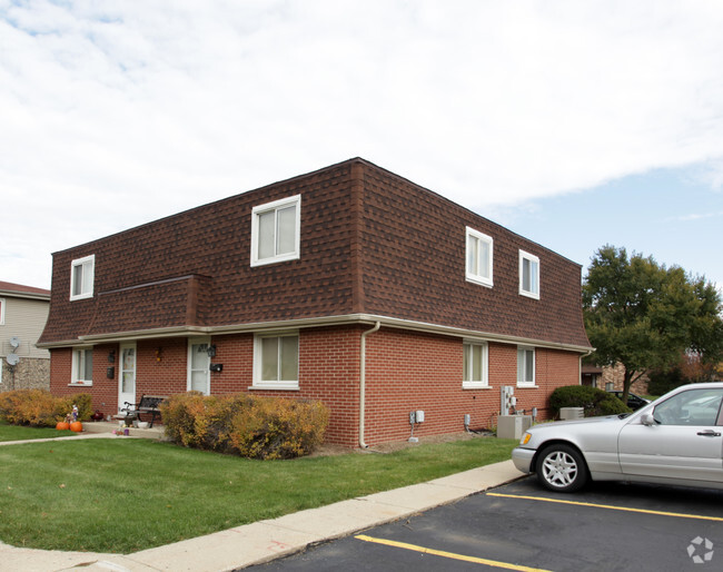 Building Photo - Glen Ellyn Court