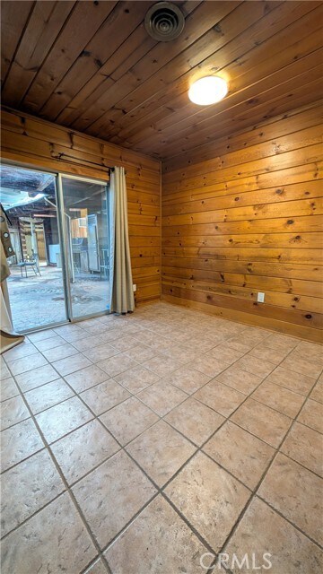 Building Photo - 546 Griswold Ave