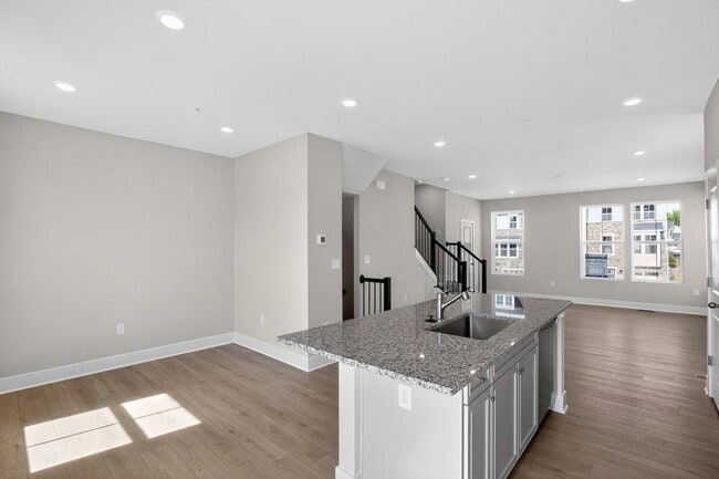 Building Photo - 5527 Aberdeen Pl