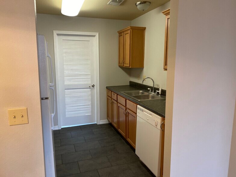 Building Photo - 320 Toni Ln