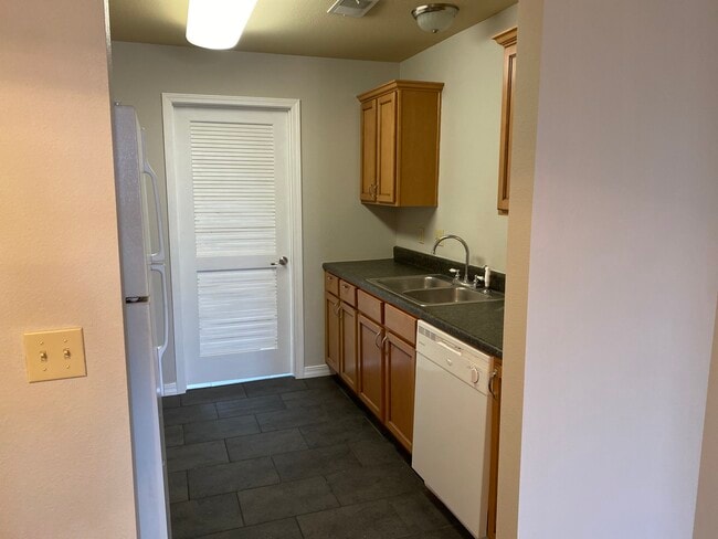 Building Photo - 320 Toni Ln